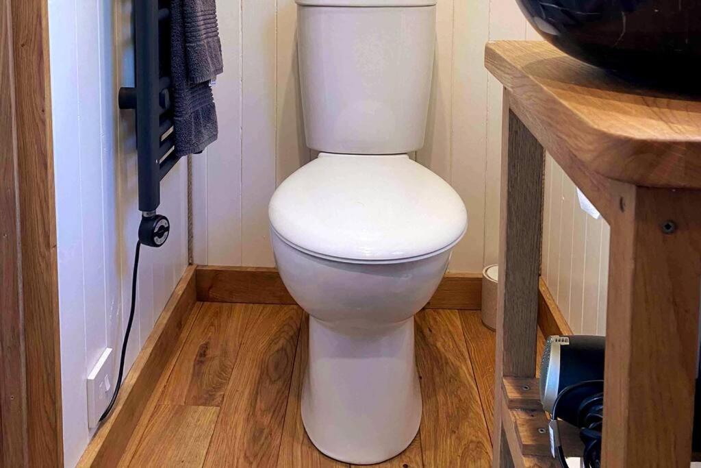 The Hereford Hut, Charming 1 Bedroom Shepherds Hut Callow Экстерьер фото